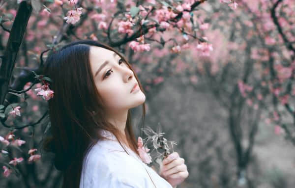 QQ经典短说说 一见钟情。钟的不是情。是脸