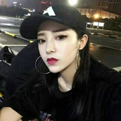 很拽的QQ说说：最喜欢你看不惯我。又干不掉我的样子