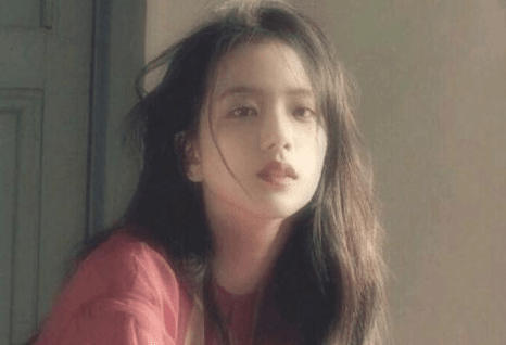 女生彰显个性的经典说说：秒回不是碰巧。而是我一直在等
