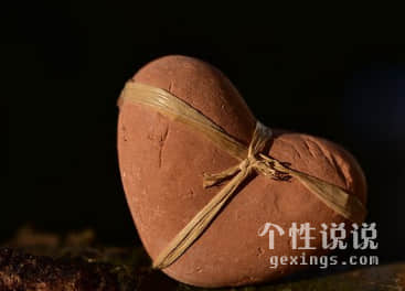 65句经典说说：我与你隔着长风深谷。近不得。退不舍