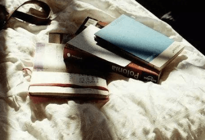 充满哲理的经典说说：拎着垃圾的手。怎么腾得出来接礼物