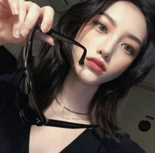 说中心坎的经典说说;爱了不爱你的人。便是眼泪决堤的开始…