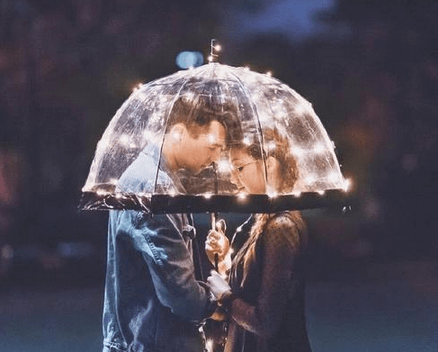 很扎心的经典说说：所有人都以为你高冷 ——只有自己知道那是自
