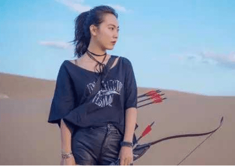 适合发朋友圈的经典说说：收拾起心情。继续走吧。错过花。你将收