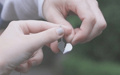 感到心酸的经典说说;没有比想在别人记忆中不朽更自欺的