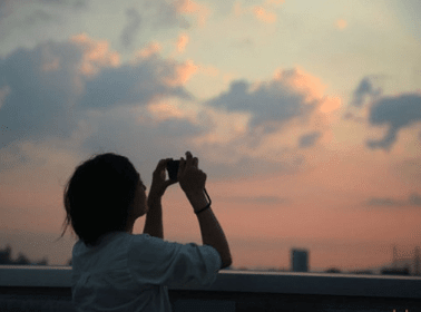 经典说说人生哲言：多余的人再怎么努力。永远都是多余！
