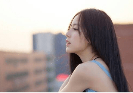 文艺女生喜欢的经典说说:心中有诗意。脚下有远方