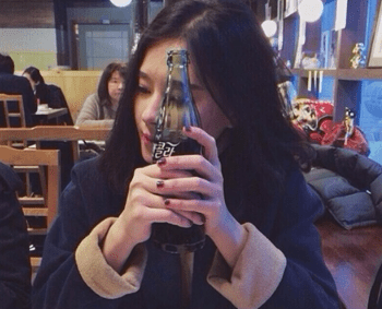 关于青春的经典说说：因为荷尔蒙的缘故。每次心动都变成了理所当