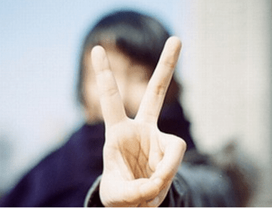 关于岁月的经典说说：很多人会怂了 提起往事就眼红了.
