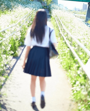 经典说说：隐藏秘密的一个好方法就是把它当成玩笑讲给全世界听