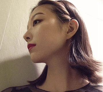 偶尔也会无名地失落。那就一个人一杯冰水。去看城市的灯火