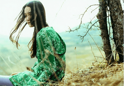 我和她不一样。她是淑女。而我只是书女罢了