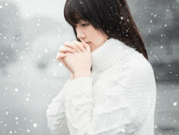 2018经典说说大全：晴天适合相见。雪天适合思念