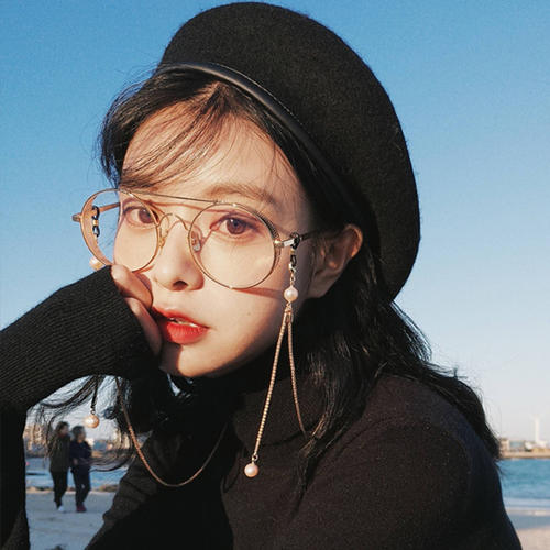 2019抖音最火最伤感说说：我还记得。我跟别人炫耀过你