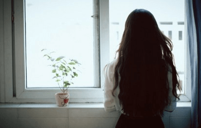 有点伤感的心情说说很现实的句子：不必太张扬。是花自然香