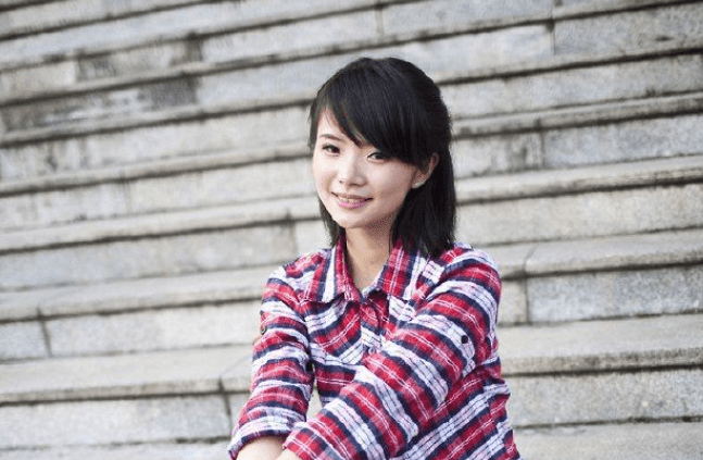 噎死人不偿命那种精辟的说说句子：最尴尬的事。人家就根本没把你当回事。你还多愁善感的不行