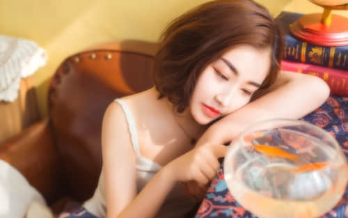深夜失眠泪崩的伤感说说 看完秒哭（41条）