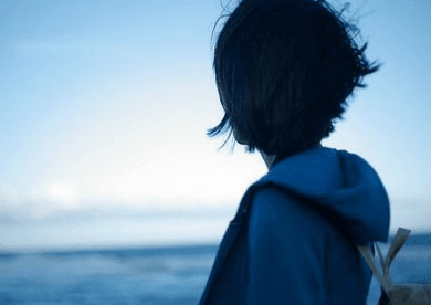 戳中泪点的伤感说说：坚持过。爱过。可到最后还是一个人过