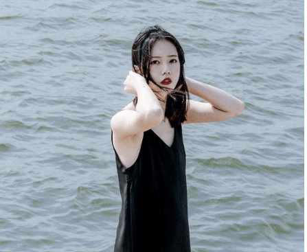 心痛到流泪的伤感说说：若无其事。原来是最狠的报复