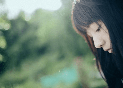 心情无奈的伤感说说;如果没有找到爱的感觉,我就这么孤独终老吧