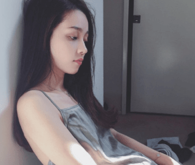 适合微信的伤感说说大全：你是不是又把他对你的关怀当成了喜欢