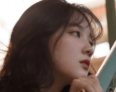 女生心情失落的伤感说说：寒冬落魄你不在,春暖花开你是谁