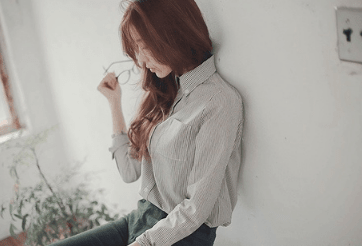 适合一个人悲伤时看的伤感说说大全：黑暗中我跟你走,就别在有光