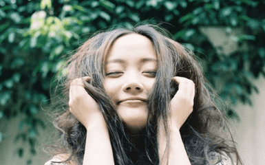 伤感说说：在薄情的世界里深情地活着。胜之不武