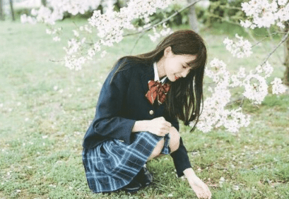 没爱了的伤感说说：不是学不会放弃。只是学不会放弃你