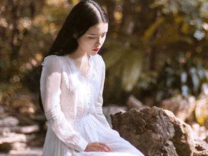 心情不好的伤感说说：我们没有故事 但是我会记得你的名字。