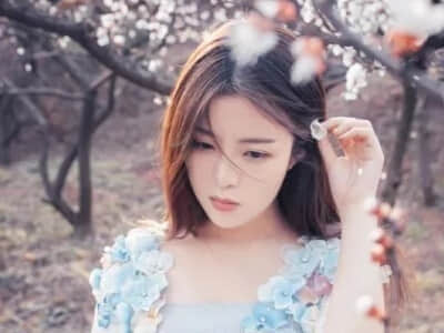 分手伤感说说大全：死缠烂打的样子特别丑。所以我选择自己走