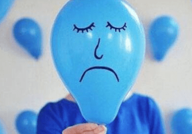 朋友圈伤感说说短语：你的离开让我学会了坚强。却总学不会遗忘