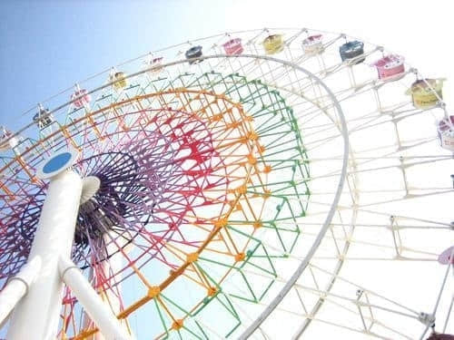知足是知足。知足不是快乐。知足只是无计可施