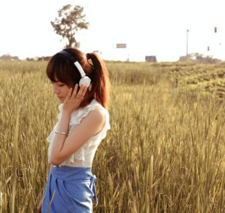 qq伤感孤独的说说带图片