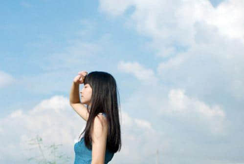 QQ空间很现实。很伤感的句子说说