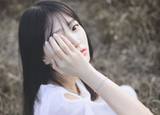 爱情说说：像我在往日还未抽烟不知你怎么变迁