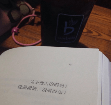初恋甜美爱情说说大全：初恋。是人生第一朵绽开的鲜花