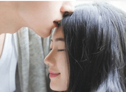 朋友圈的爱情说说：我希望我结婚的是我现在爱上的他