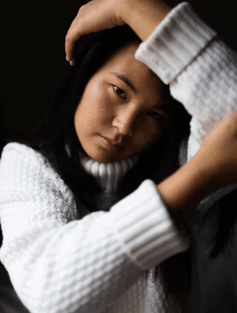 身心俱疲的朋友圈爱情说说：虚无缥缈的爱情。我已无力再乞讨
