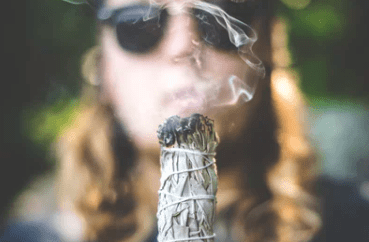 分享到微信的爱情说说大全：敏感的人爱胡思乱想。心软的人爱自讨