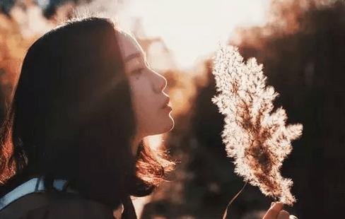 心痛的爱情说说：真想指着心脏、骄傲的告诉你、这里换人了