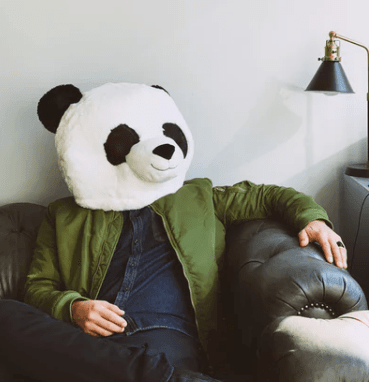很潮很流行致自己爱情说说：假若爱一个人没有回应。与其乞讨爱情
