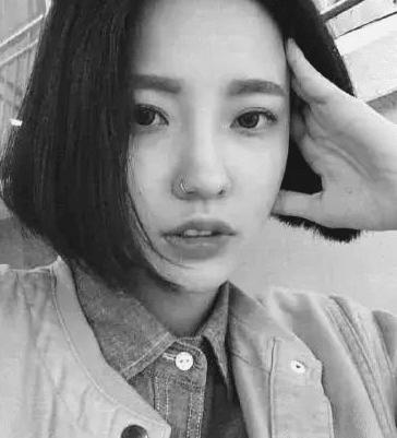 霸气却又心酸的爱情说说：我不愿让你一个人更不愿把你给别人