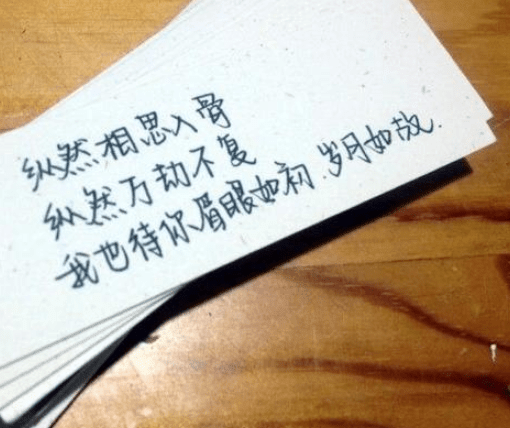 暖心的爱情说说：你不够强大,那就选爱自己的人