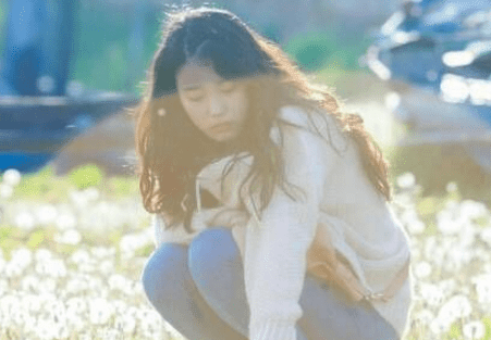 适合发朋友圈的爱情说说：宁愿糜烂在自己的世界。也勿让人进入