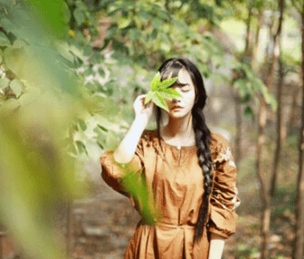 朋友圈的爱情说说：不要去等谁。所有的不期而遇都在路上