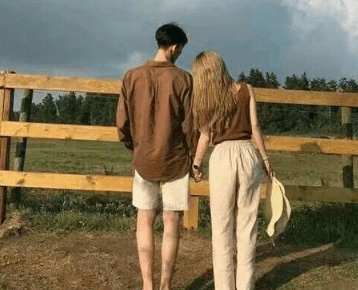 你说喜欢一个人是什么感觉？乍见心欢。小别思恋。久处仍怦然