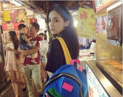 爱情曾经来过。徒留一地的悲伤。