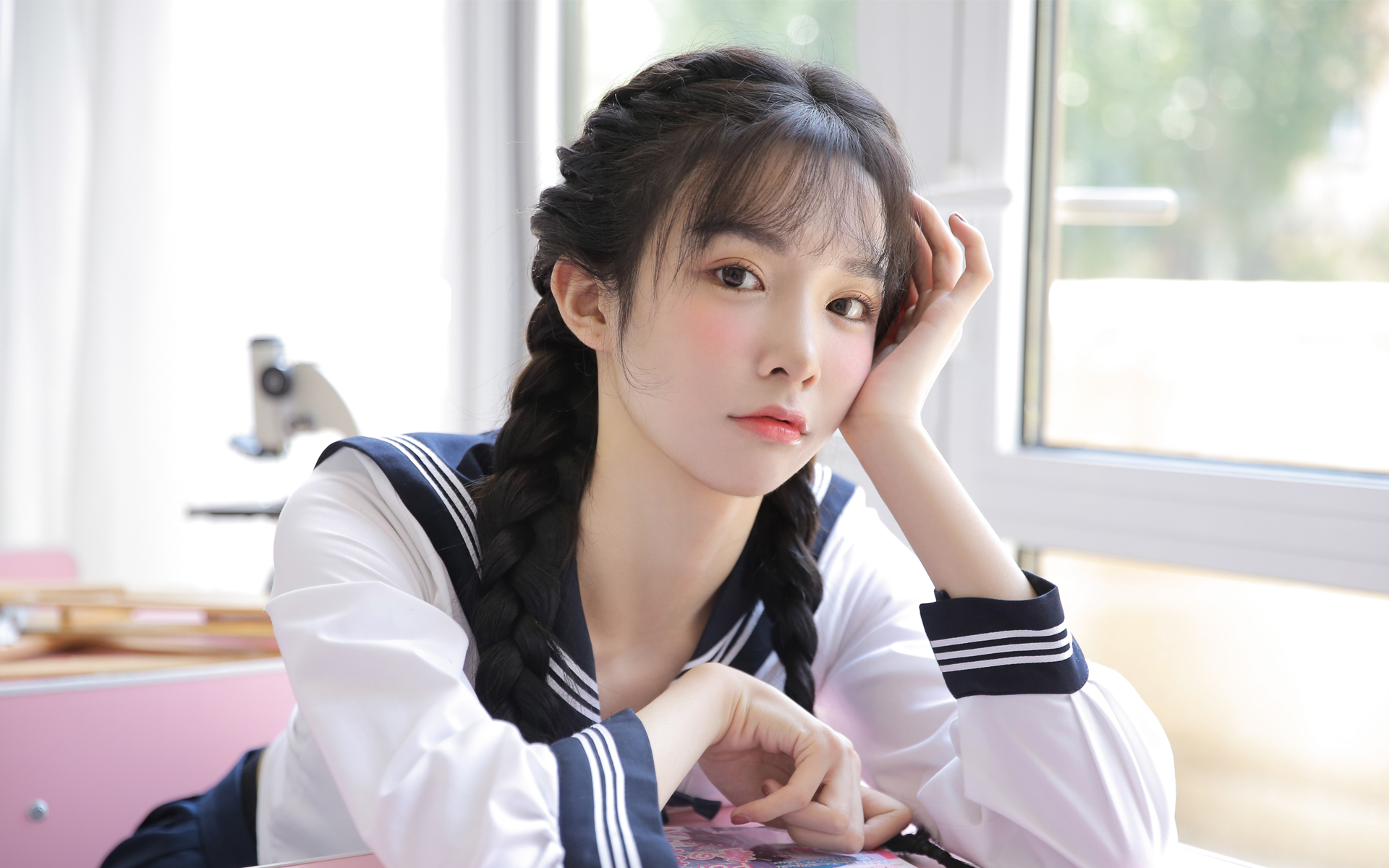 以后的以后,我会牵着别人的手,然后笑着与你问候