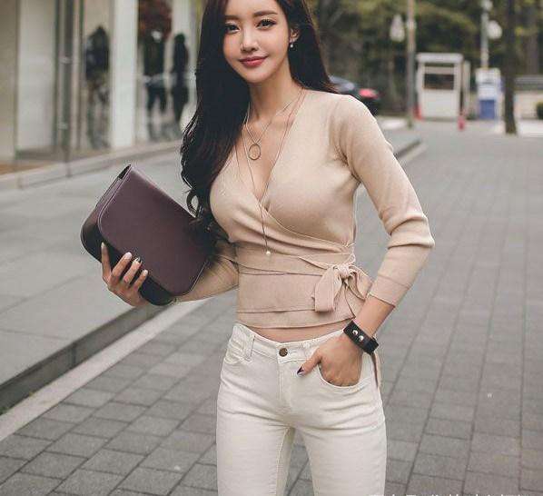 分手的经典心情说说：最怕你将我们的故事像讲笑话一样说给她听
